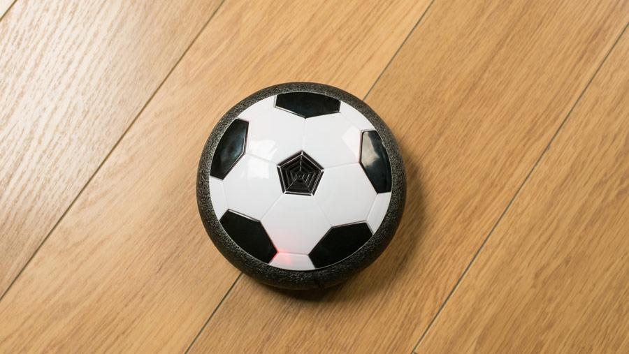 Glyde Ball: Convierte tu salón en el mejor campo de fútbol